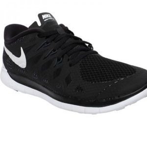 nike black and white running shoes